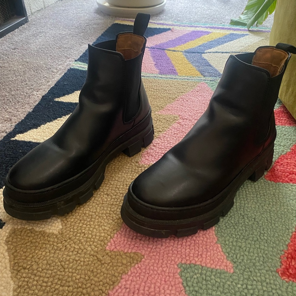 Chunky Chelsea Boots
